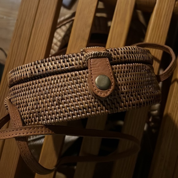 Bali woven rattan circular bag - Picture 2 of 3